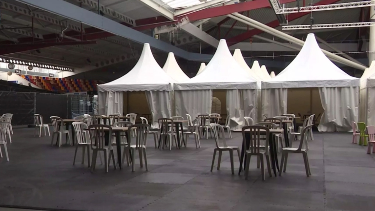 Alkmaar vangt 150 asielzoekers uit Ter Apel op in het Sportpaleis