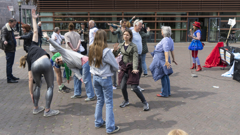 Nina Beem trapt Festival KUUB af met ‘Verbindend Theater’ op Canadaplein