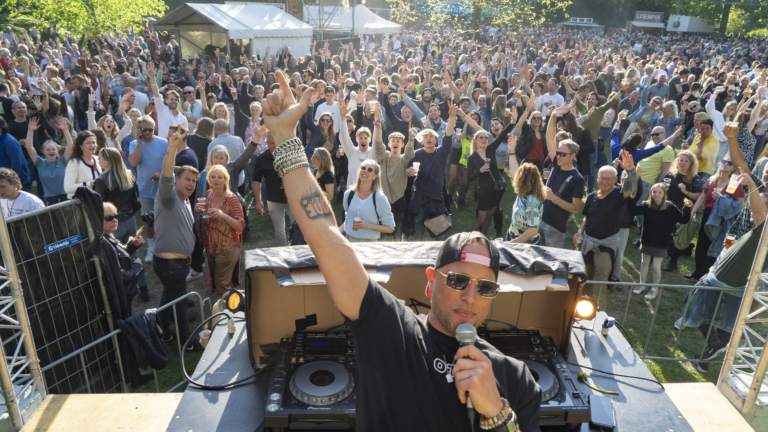 Gemoedelijk en zonnig Bevrijdingsfestival in Alkmaar