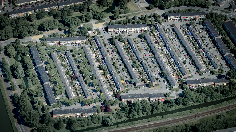 Fouten van gemeente stellen verlossing van parkeeroverlast Bannewaard nog heel even uit