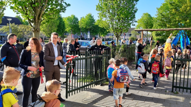 Prachtig nieuw schoolplein voor kinderen van Alkmaarse obs De Cocon en Kits Onlie