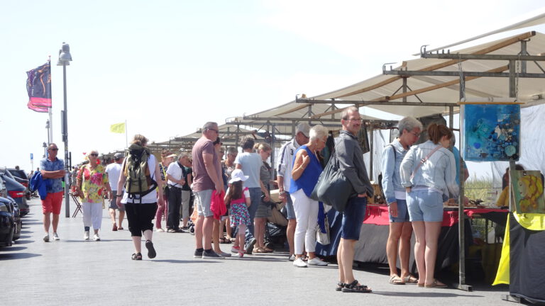 Eerste zomerse kunstmarkt van vier: 29 mei op Boulevard Noord in Egmond aan Zee 🗓