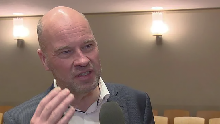 Gemeenteraad Dijk en Waard neemt afscheid van griffier Ronald Vennik