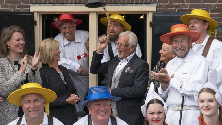 Oud burgemeester Piet Bruinooge doet zelf waar hij al vele anderen voor uitnodigde