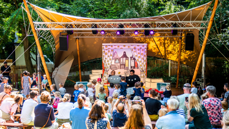 Kinderfestival ‘De Hout op stelten’ op 22 mei eindelijk weer terug in De Hout 🗓