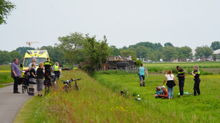 Man belandt met scootmobiel in sloot langs Egmondermeer