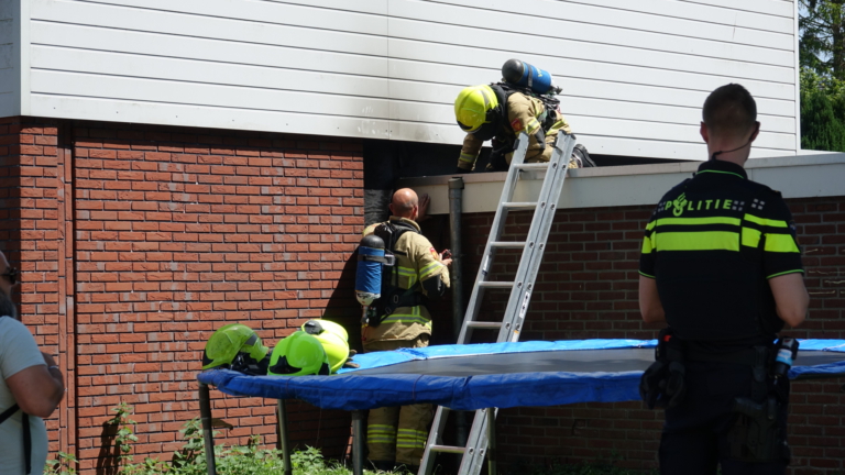 Gevelschade door vermoedelijke brandstichting bij huis aan Bosboomstraat