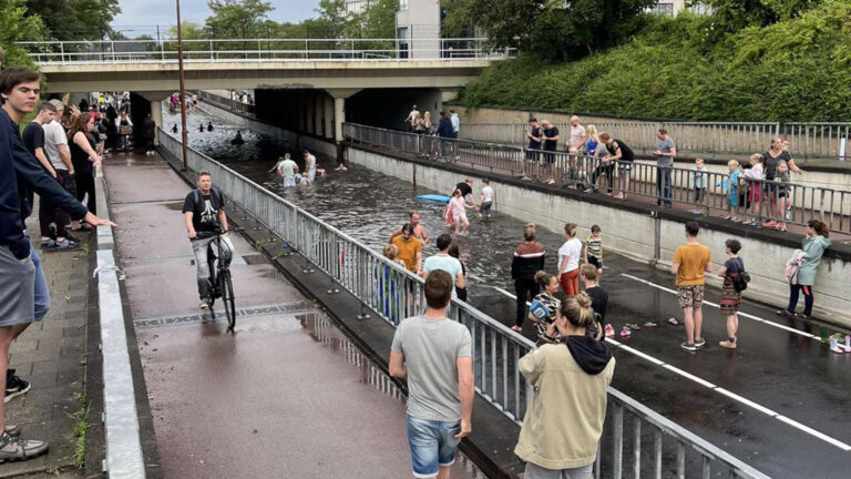 KNMI legt uit: zo kon een clusterbui met 100 millimeter regen ons vorig jaar verrassen