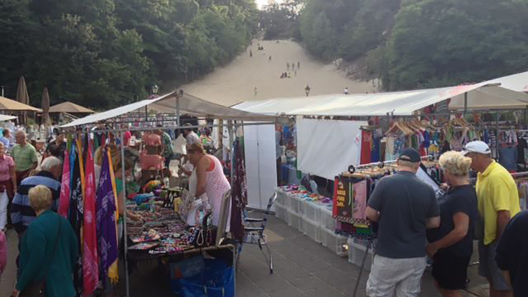 Zomerbraderie Schoorl keert terug met elke week nieuw thema 🗓