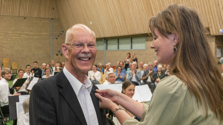 Alkmaars Ere-insigne in Goud voor Bart Slooten