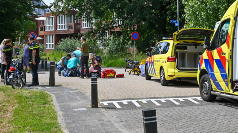 Vrouw in driewielfiets gewond bij ongeval op Zakedijkje in Bergen