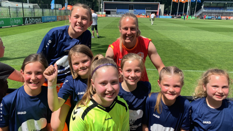 Meidenteam van Waardse FamilieSchool vierde in landelijke schoolvoetbalfinale