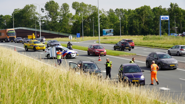 Eén gewonde na kop-staartbotsing op Nollenweg tijdens avondspits