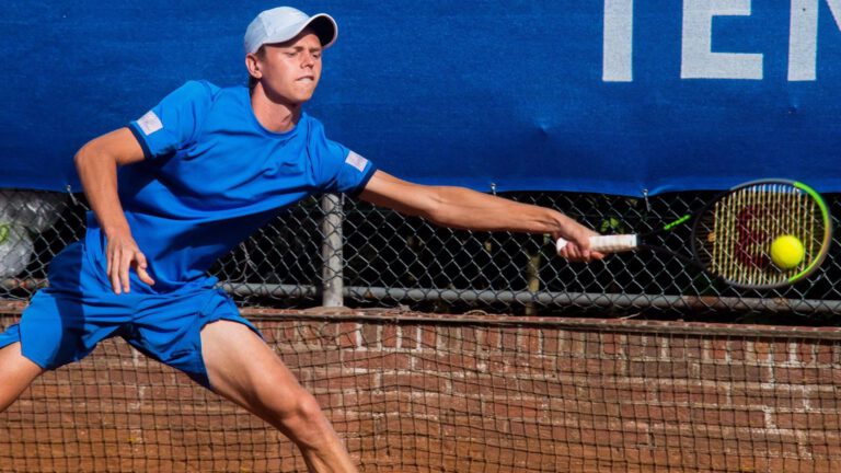 Bergense tennisser Dax Donders door naar 2e ronde op ITF Worldtennis Tour