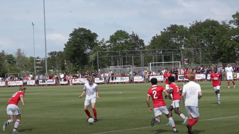 Derdeklassers van VV Bergen weren zich kranig tegen beloftenteam AZ: 1-6