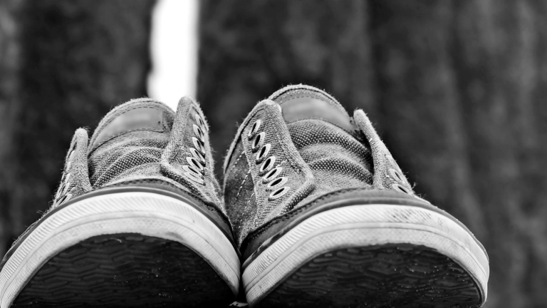 Oude schoenen krijgen tweede leven door sneakeractie van studenten Inholland
