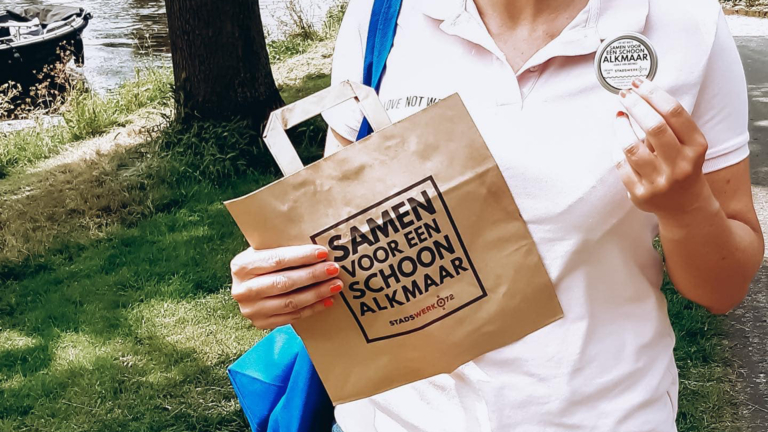 Asbakblikjes van nieuwe zwerfvuilcampagne in Alkmaar vliegen de deur uit