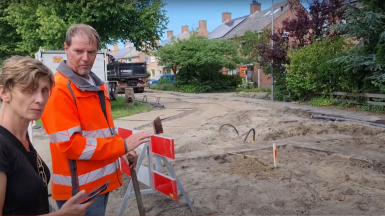 Oude wegversperring in Munnikenweg in Oudorp blootgelegd