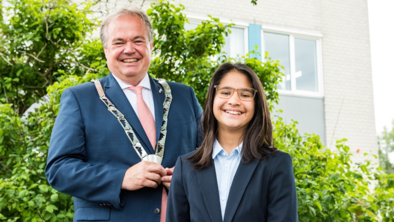 Sophia Mourão Bakker nieuwe kinderburgemeester gemeente Bergen