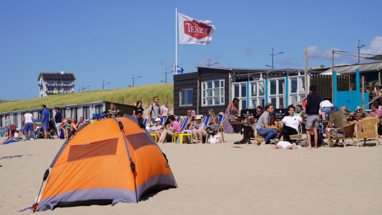 Deze zomer gratis shuttlebus van Bergen naar het strand