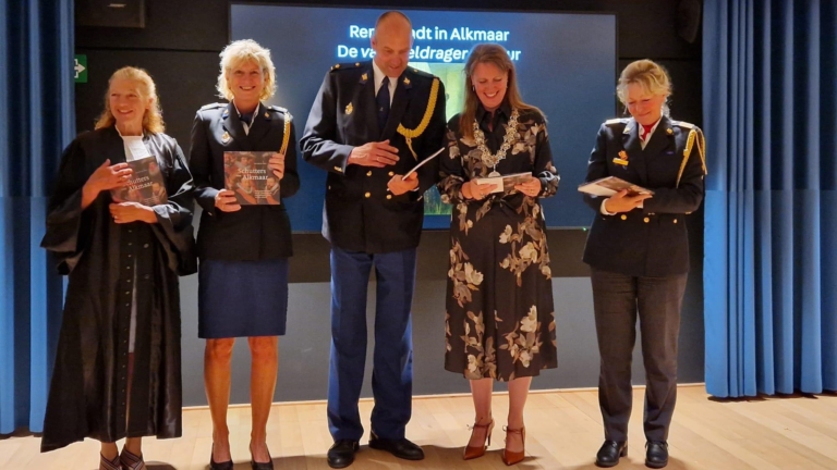 Komst van De Vaandeldragers in Alkmaar gevierd met hedendaagse ‘schutters’