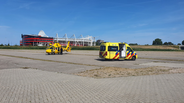SAR-helikopter landt bij AZ-stadion