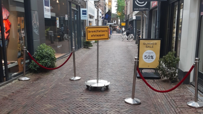 Winkelier plaatst barrière tegen flitsbezorgers op Payglop: “Van overheid moet je het niet hebben”
