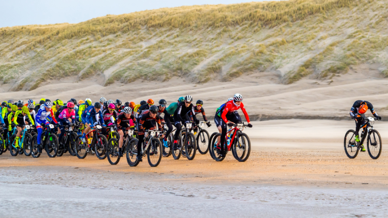 GP Groot sponsort komende drie jaar MTB strandrace Egmond-Pier-Egmond