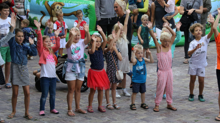 Komend weekend stralend weer voorspeld voor dorpsfeest Egmond Op Z’n Kop 🗓