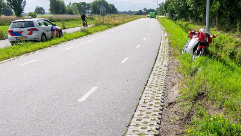 Motorrijder gewond door harde val op Kogendijk in Bergen