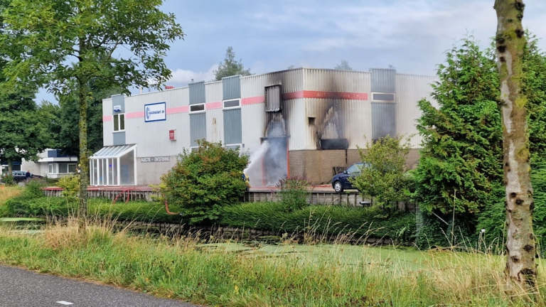 Elektrische scooter oorzaak brand bij Electrostart in Broek op Langedijk