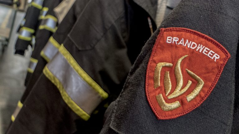 Brandweer alert bij uit de hand gelopen kampvuur in duinen Hargen aan Zee
