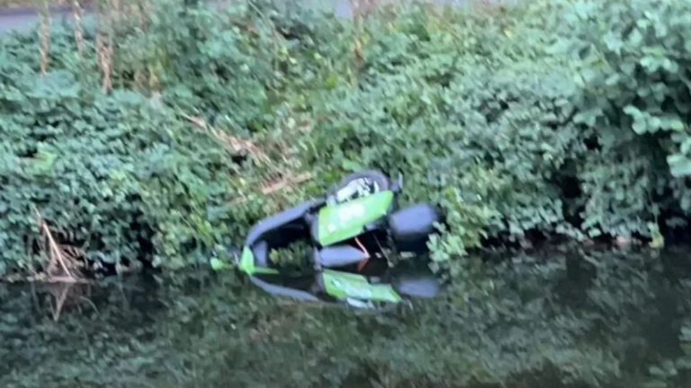 Go Sharing scooters nog veel op foute plekken, vierde scooter in sloot