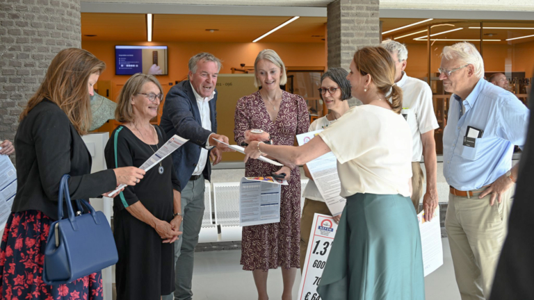 Petities van Bergen en Nefom over motorenoverlast aangeboden aan Tweede Kamer