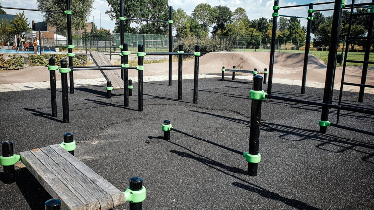 Calisthenics park in De Rijp tijdelijk dicht vanwege verouderde vloer
