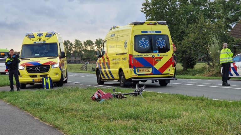 Fietser zwaargewond bij aanrijding op N512 bij Egmond a/d Hoef