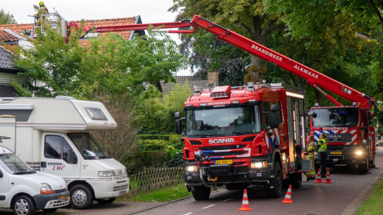 Brandweer rukt uit voor schoorsteenbrand in woning Breelaan Bergen