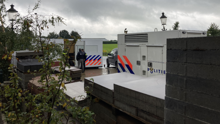 Akersloter opgepakt bij politieactie in Boekel verdacht van witwassen, wapen- en drugsbezit
