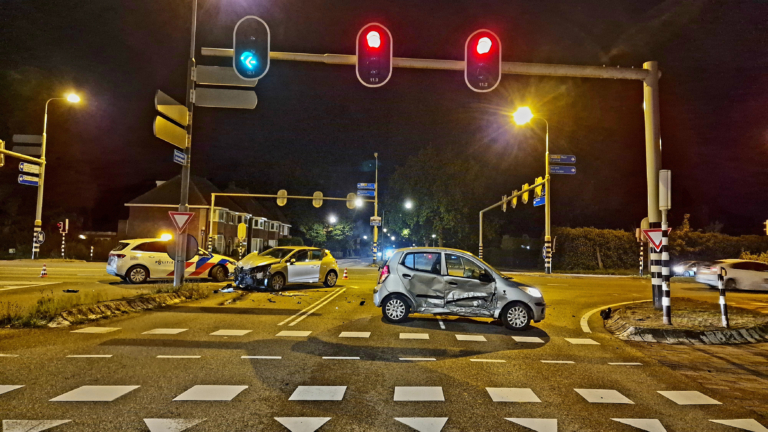Gewonde bij zware aanrijding op kruising N9 – Kennemerstraatweg