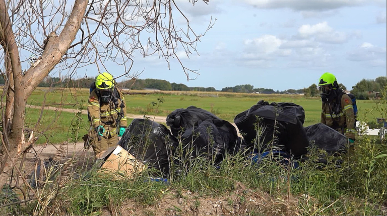 Mogelijk grote lading drugsafval langs Kalkovensweg in Egmond a/d Hoef