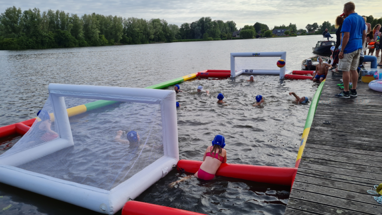 Aquawaard organiseert tijdens herfstvakantie open beach waterpololes voor jeugd in de Waardergolf 🗓