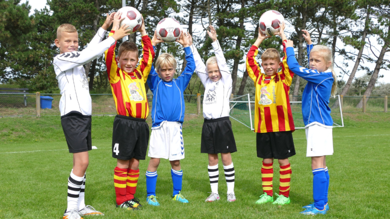 Overweldigende steun van leden voor fusie Egmondse voetbalclubs