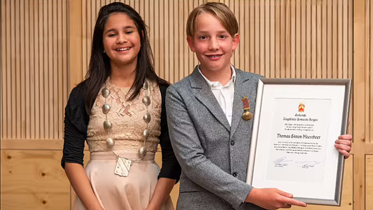 Sophia Mourão Bakker volgt Thomas Meereboer op als kinderburgemeester Bergen