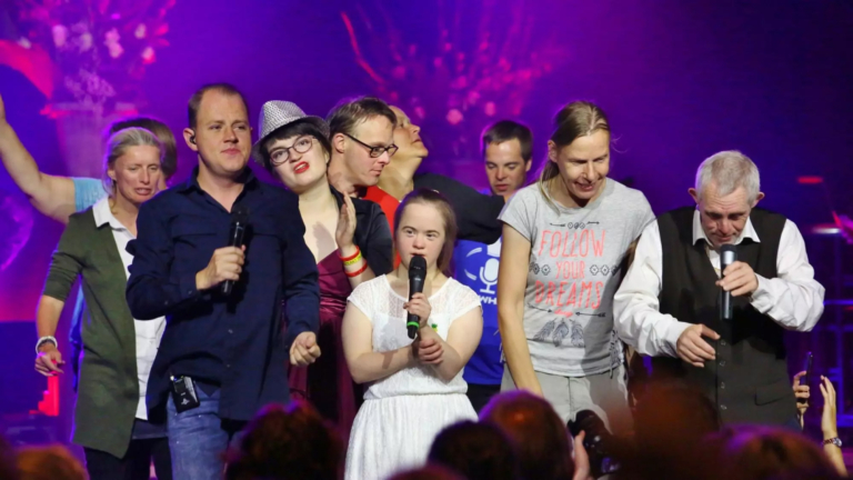 Showhero terug in theater Heiloo: onmisbare uitlaatklep voor onbeperkt talent 🗓
