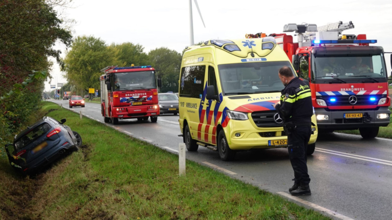 Bestuurder belandt in greppel Westelijke Randweg Oudkarspel, mogelijk onder invloed