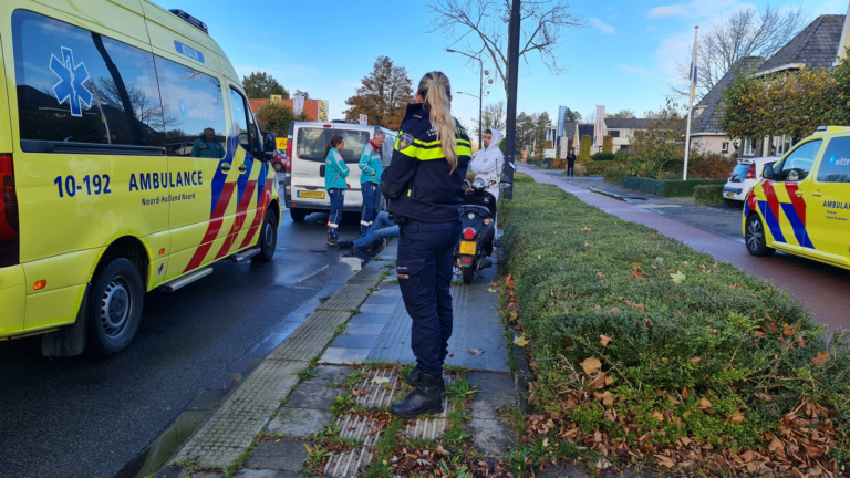 Scooterrijder gewond bij botsing tegen bestelbus op Waardse Middenweg