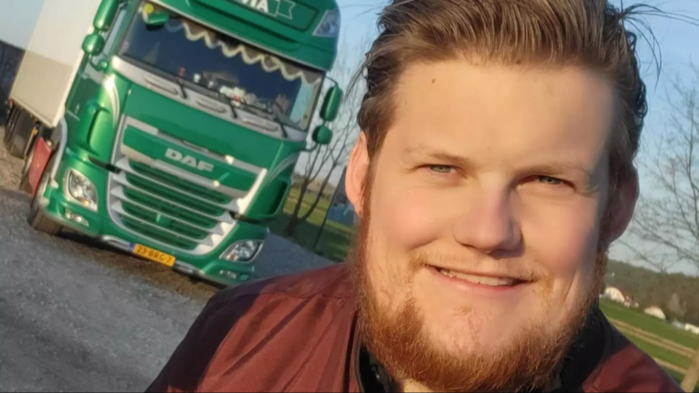 Angelo (25) in geliefde truck naar laatste rustplaats, erehaag bij AZ Stadion