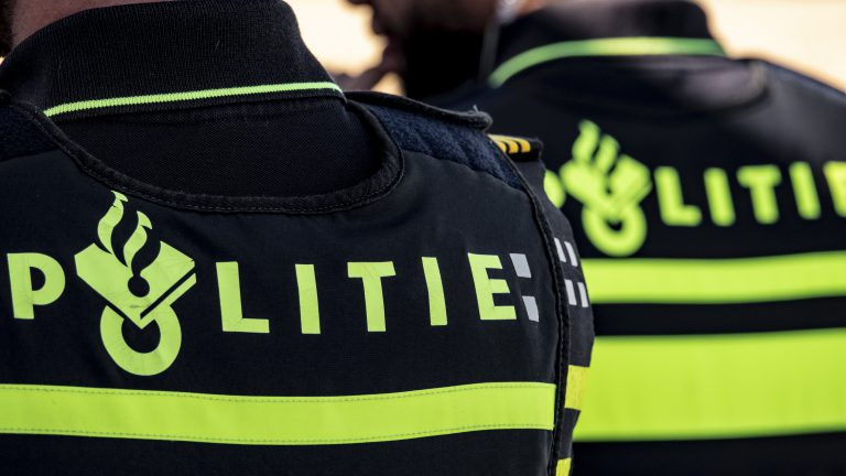 Automobilist vlucht voor politie na verdachte situatie in De Rijp