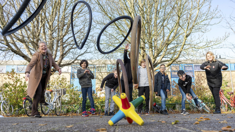 Schoolplein-trainers promoten buitenspelen op Alkmaarse basisscholen