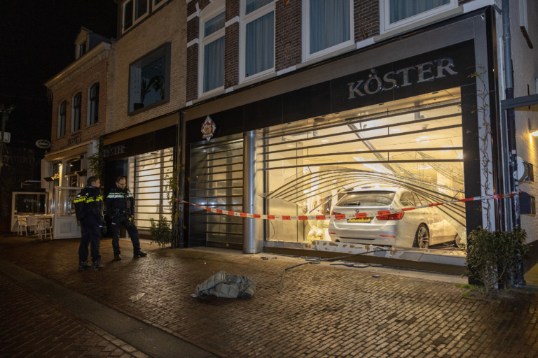 Politie tast in het duister bij zoektocht naar daders Alkmaarse ramkraak